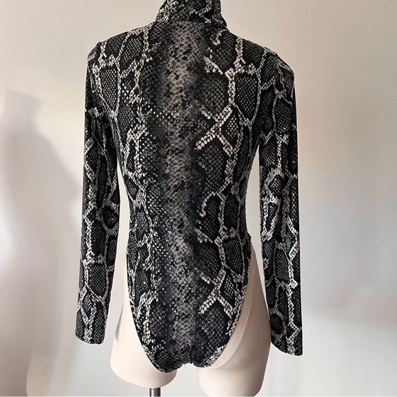 Prettylittlething Snake Print Sequin Bodysuit Size 4 - Picture 3 of 9